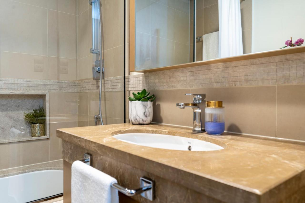 Prestige Living 1Br With Full Burj Khalifa View By Auberge Dubai Exterior foto